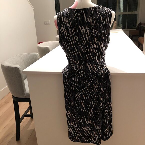Nine West V Neck Sleeveless Midi Dress with Side Ruching Black White Gray Sz 8 - Picture 10 of 14